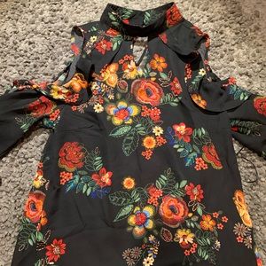 Open shoulder, choker long sleeve